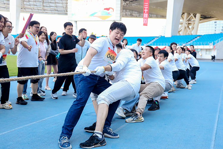 運(yùn)勸會比賽現(xiàn)場,拔河比賽