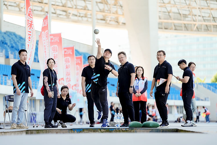 運(yùn)勸會比賽擲鉛球